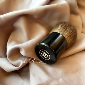 CHANEL LE PETIT PINCEAU-TOUCH UP kabuki powder brush brand new natural hair