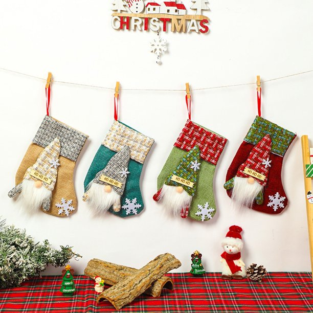 mfyjkho Colgante decorativo de calcetín navideño de lino, bolsa de regalo para árbol, chimenea, ventana y escalera. 1 pieza, 7,9 x 5,9 x 0,4 pulgadas.