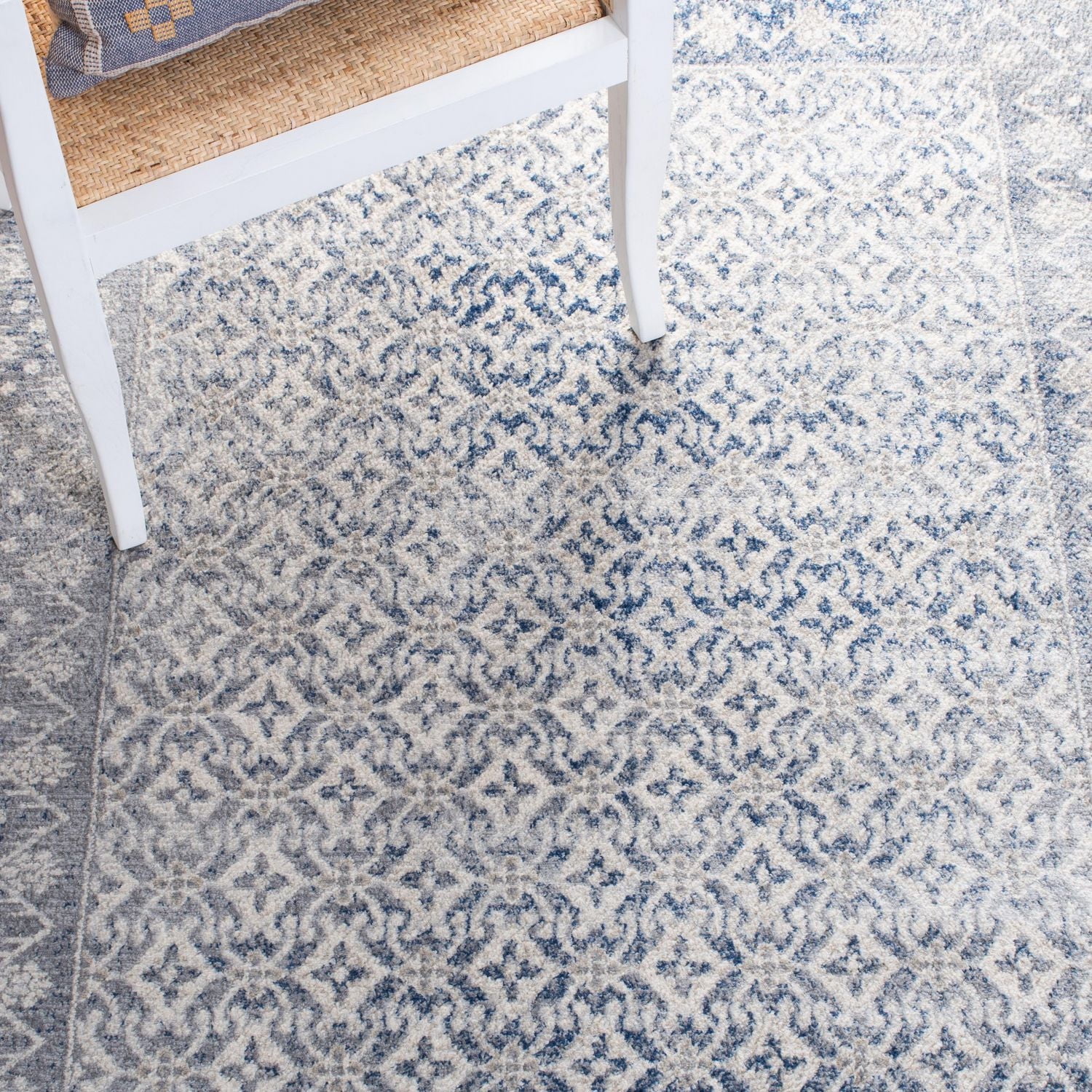 SAFAVIEH Brentwood Dolkar Abstract Geometric Area Rug