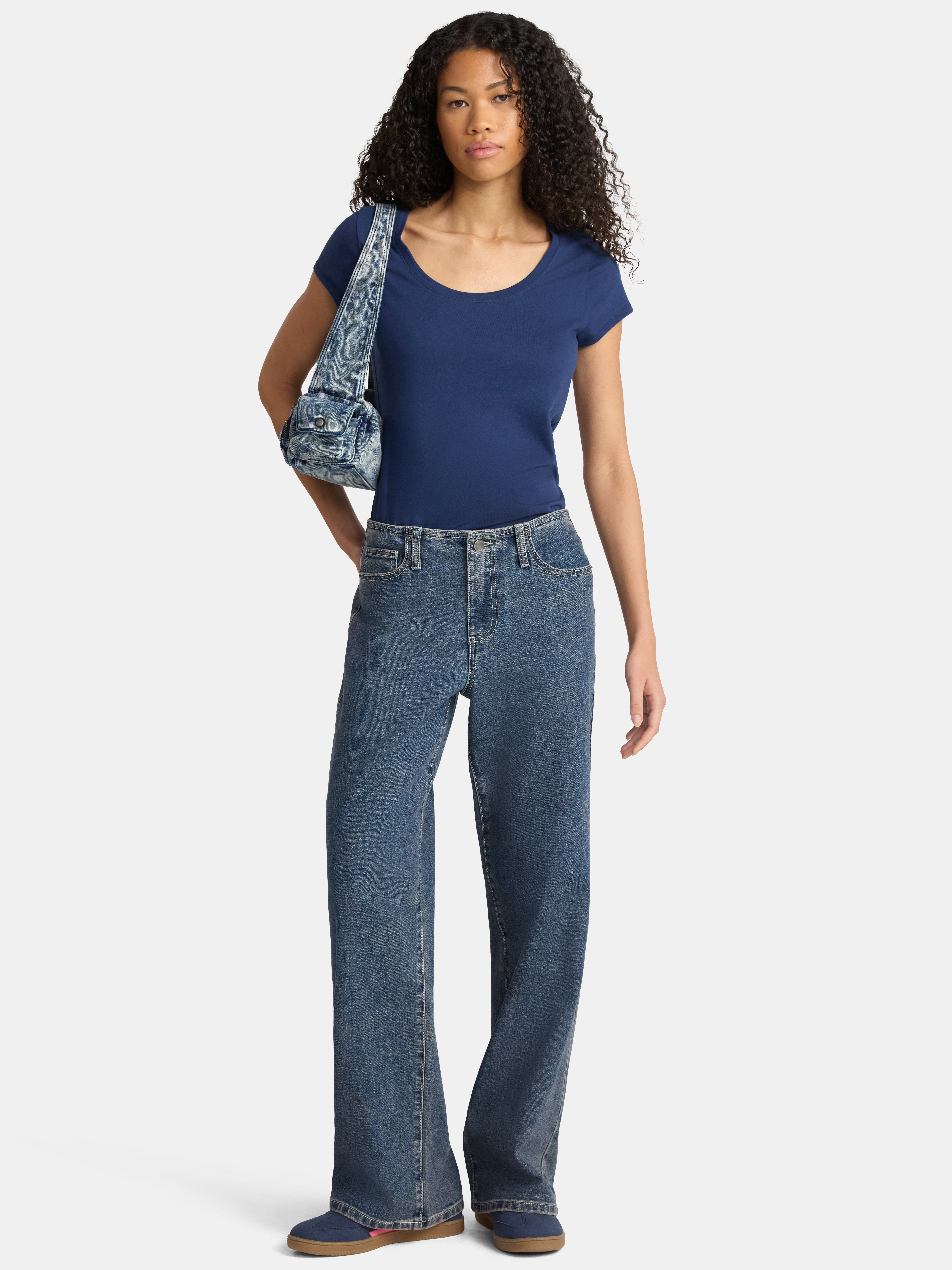 No Boundaries Scoop Neck Tee with Short Sleeves, Women's