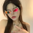 thumbnail image 3 of Gafas de sol CARLOUMERN Doflamingo Anime One Piece Cosplay Rojas, 3 of 8