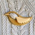 thumbnail image 1 of Broche de madera con diseño de pájaro, divertidos y bonitos alfileres para chal, hebillas para bufandas, juego de joyas, insignias artesanales, alfileres de dibujos animados, 1 of 3