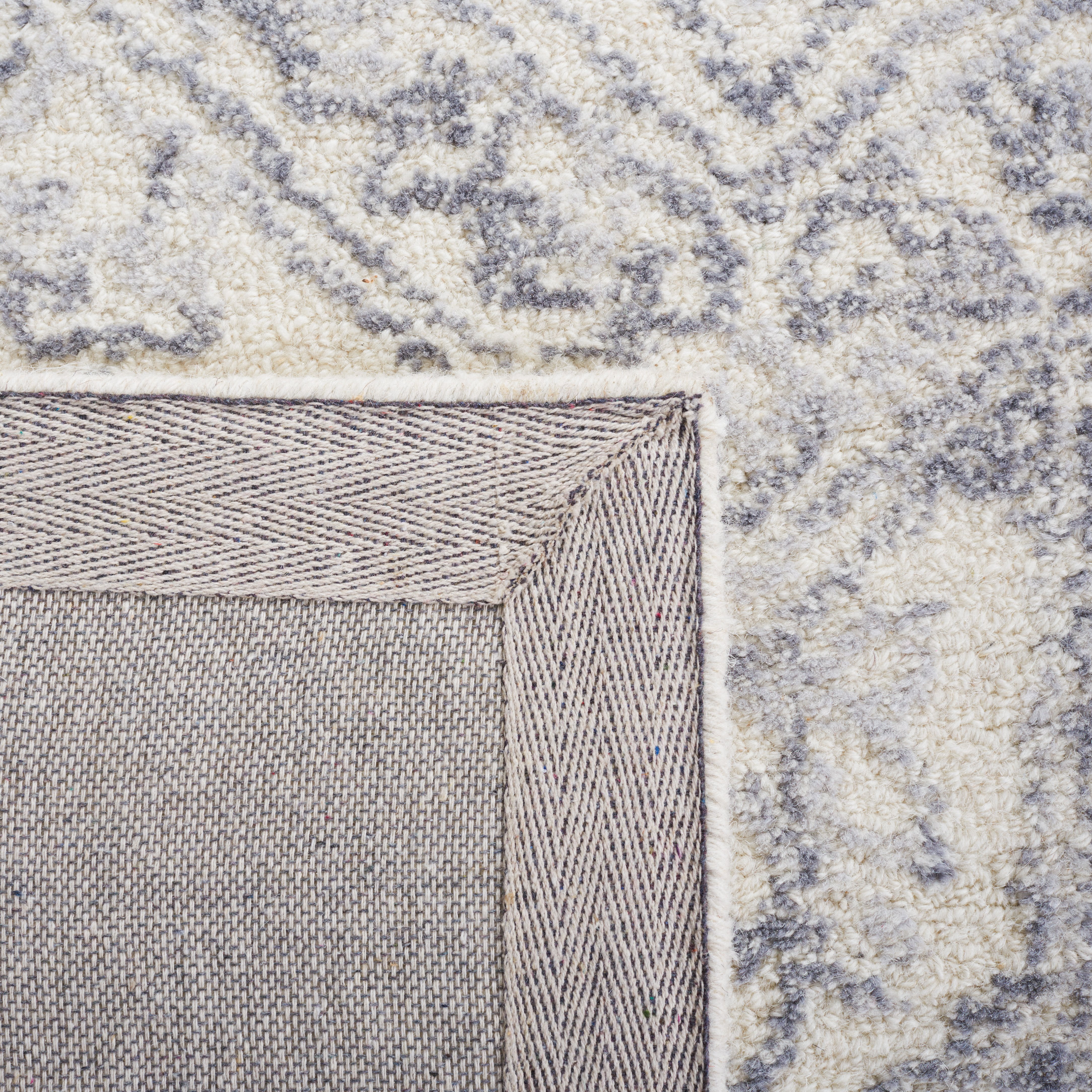 SAFAVIEH Metro Boniface Distressed Area Rug, Beige/Grey, 4' x 6'