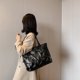 thumbnail image 3 of Bolso Hombro Nailon Suave Gran Capacidad para Mujer Bolso Acolchado Algodón para El (negro), 3 of 9