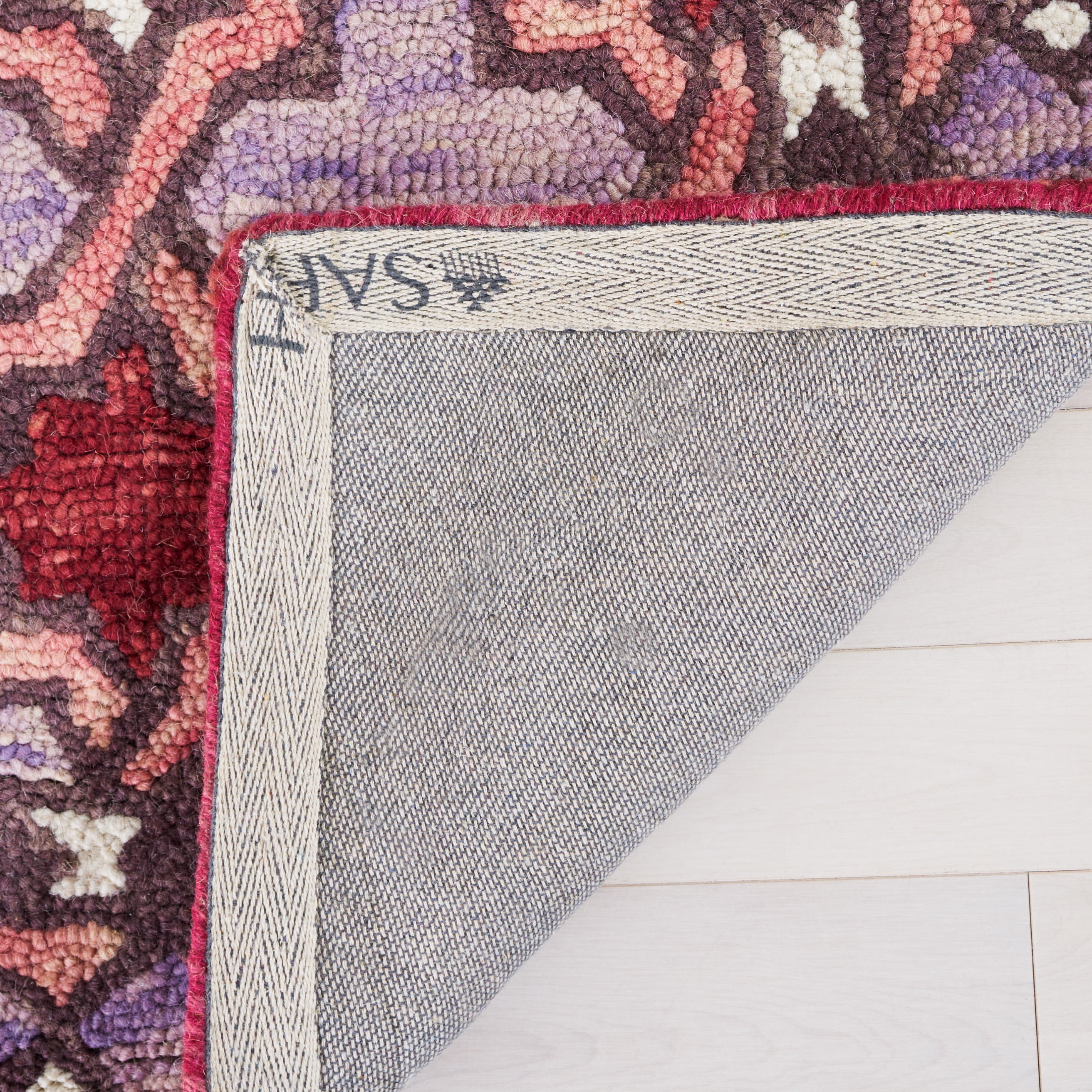 SAFAVIEH Aspen Joshua Geometric Area Rug, Red/Pink, 4' x 6'