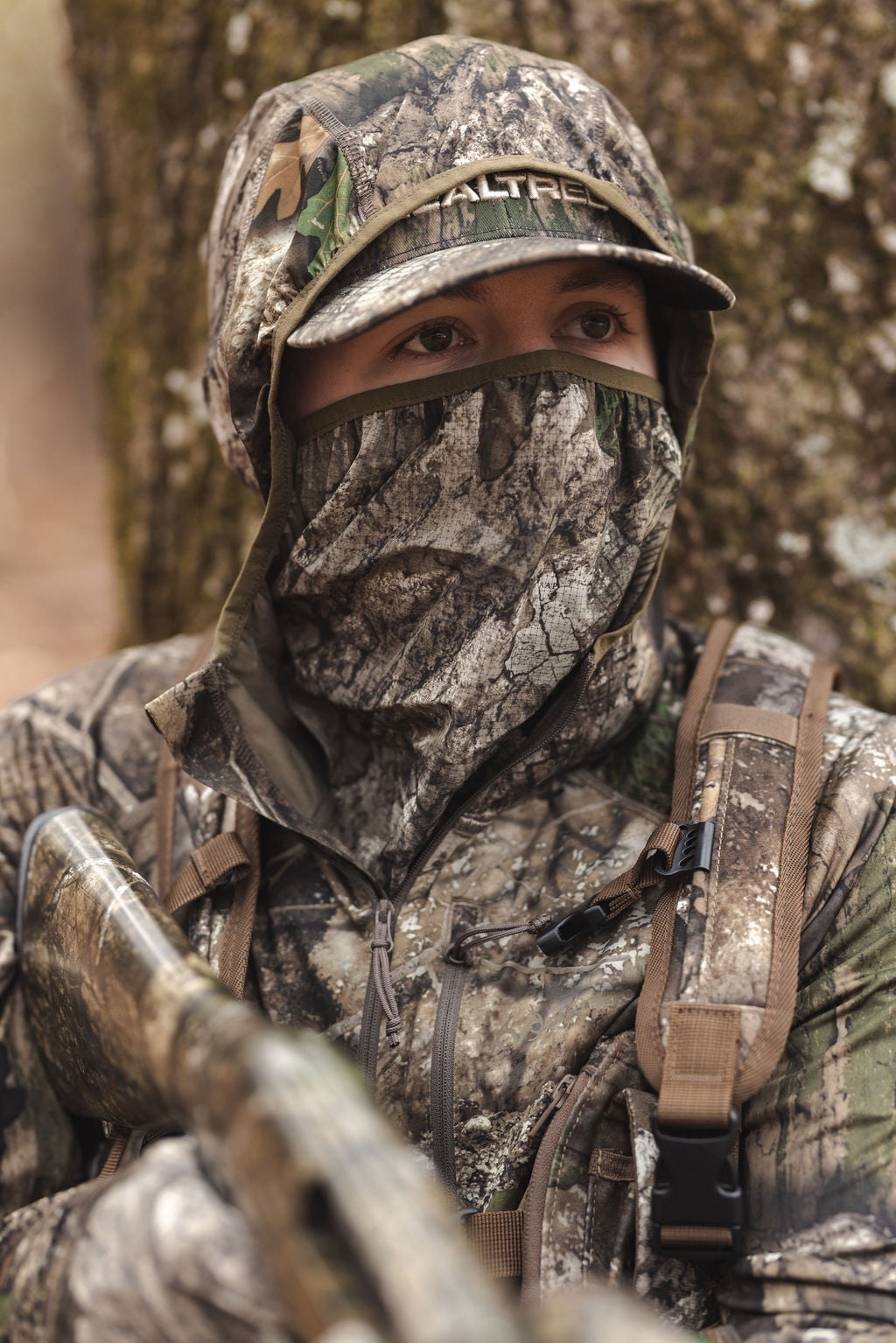 Realtree Men's Camo 1/2-Zip Hunting Pullover with Hood & Face Mask