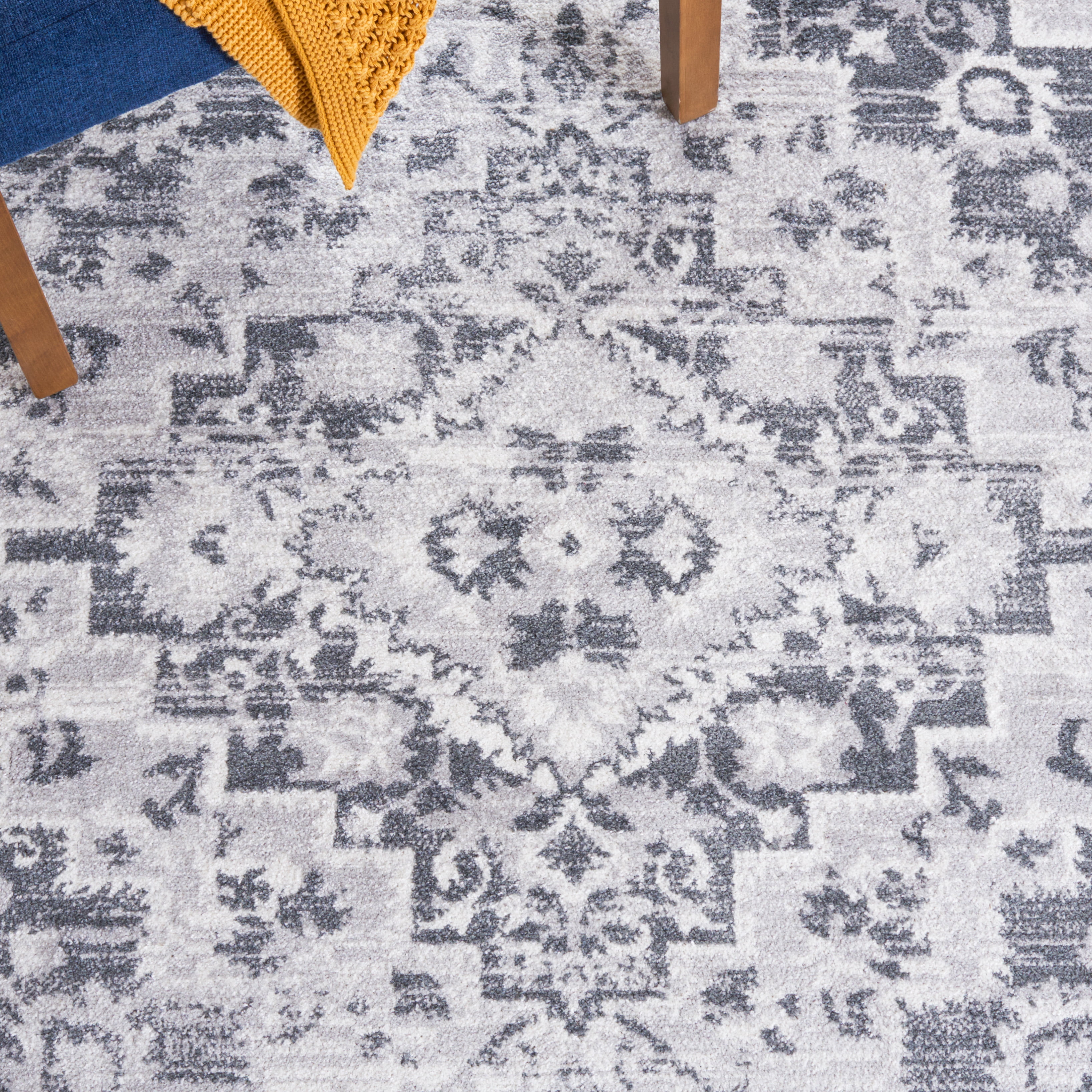 SAFAVIEH Toscana Alvin Medallion Polyester Area Rug, Grey/Ivory, 5'3" x 7'6"