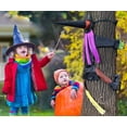 thumbnail image 2 of Bruja de tamaño real chocando contra la columna de la puerta del árbol decoración al aire libre de Halloween, decoración divertida de adornos de bruja de Halloween TUNC Sencillez, 2 of 5