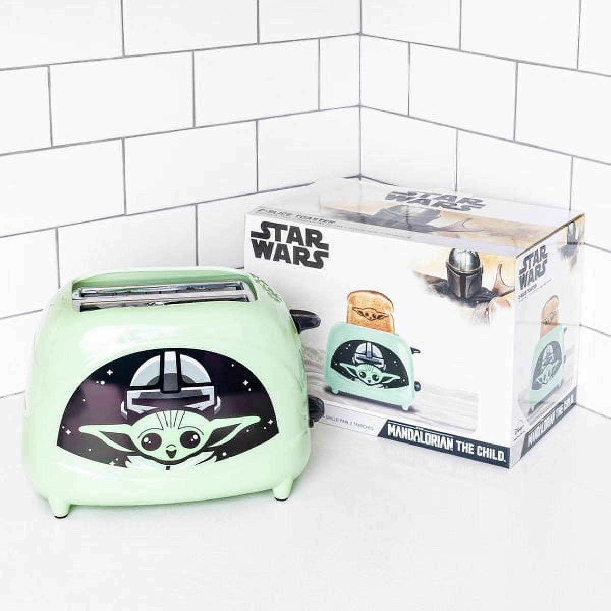  Uncanny Brands The Mandalorian Grilled Cheese Maker- Panini  Press and Compact Indoor Grill- Baby Yoda and Mando Sandwich: Home & Kitchen