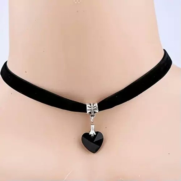HOOUN Vintage Gothic Velvet Heart Crystal Choker Pendant Necklace Jewelry Women