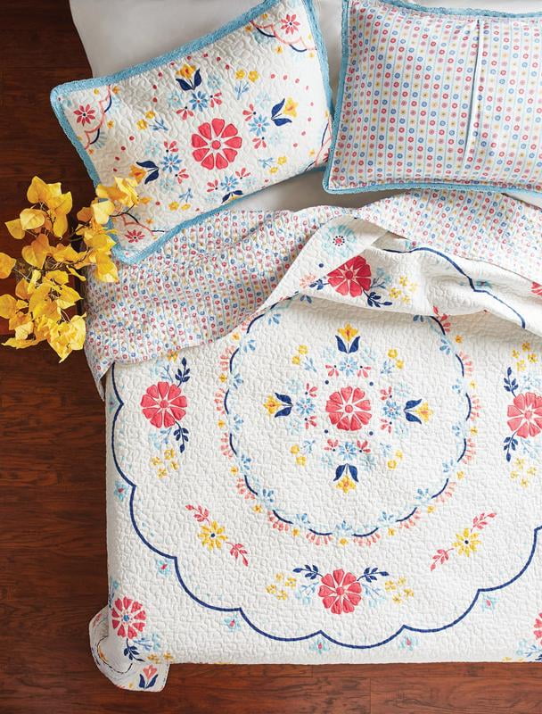 The Pioneer Woman Mazie Medallion Quilt, King - Walmart ...