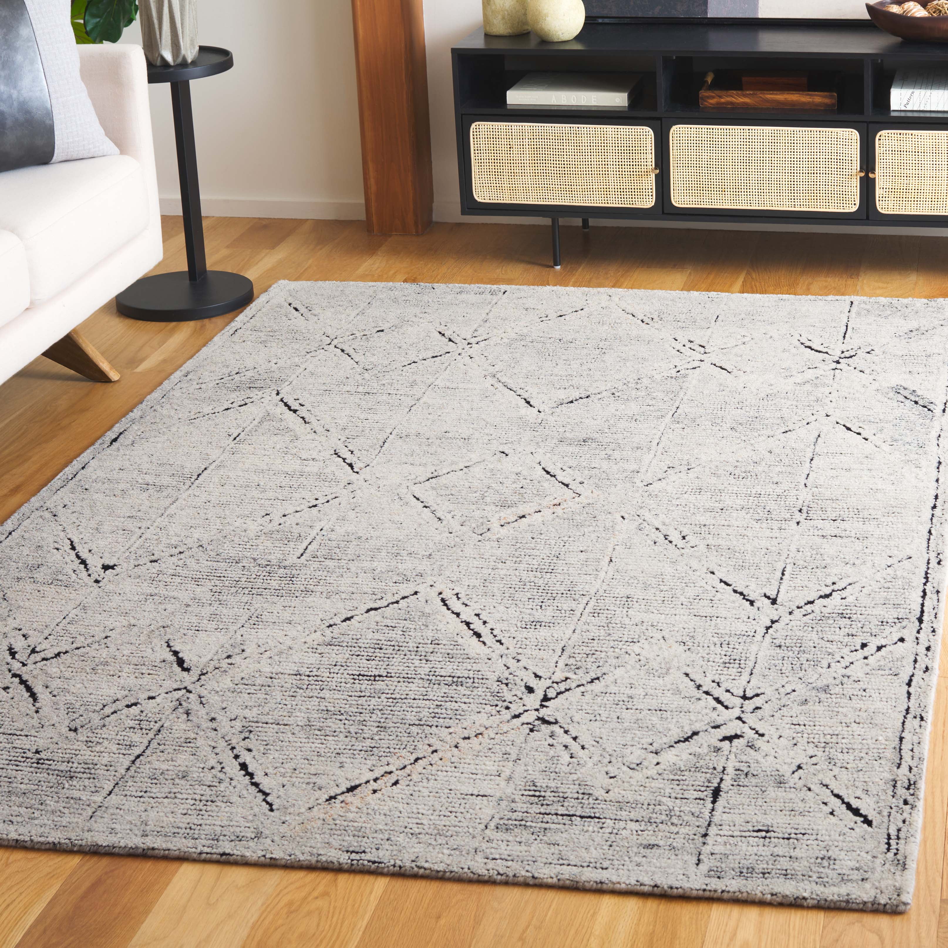 SAFAVIEH Kenya Lorelle Geometric Area Rug, Ivory/Black, 8' x 10'