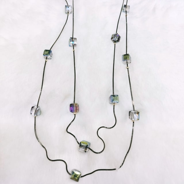 Collar de joyería de pelo largo con perlas blancas y rosas multicapa apilables de estilo popular