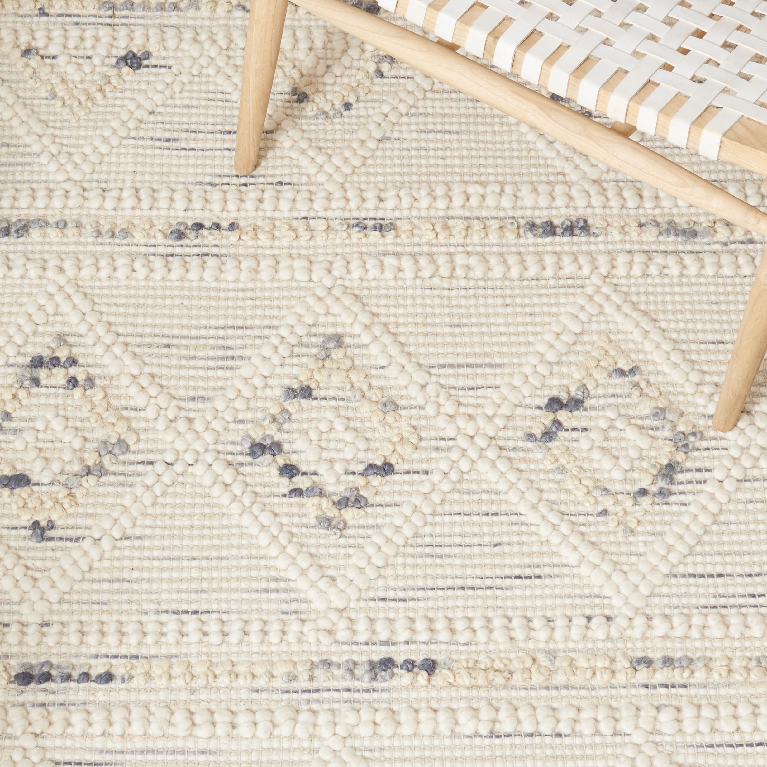 SAFAVIEH Natura Chloe Southwestern Area Rug, Ivory/Grey, 6' x 6' Square