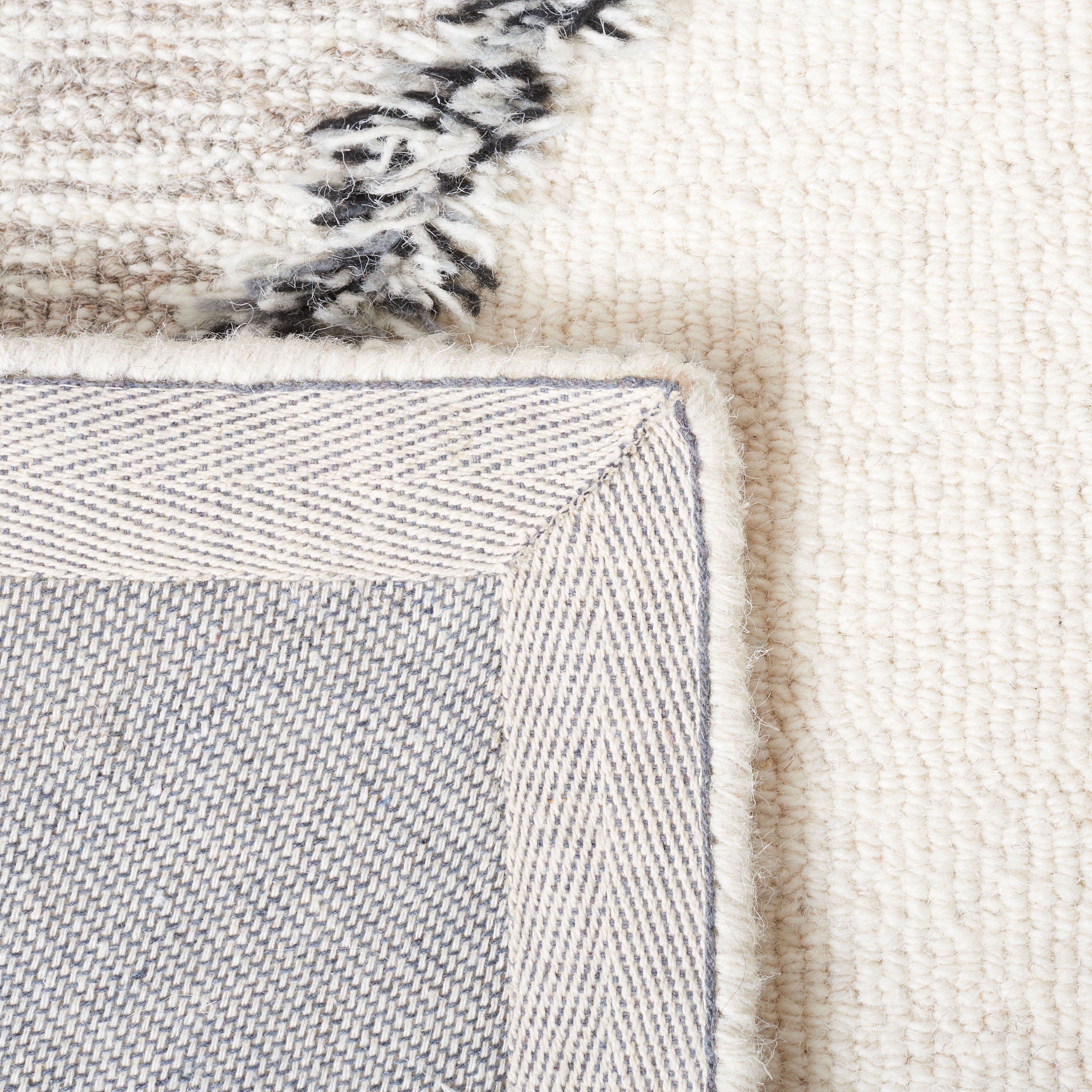 SAFAVIEH Casablanca Yadira Diamond Area Rug, Ivory/Black, 5' x 8'