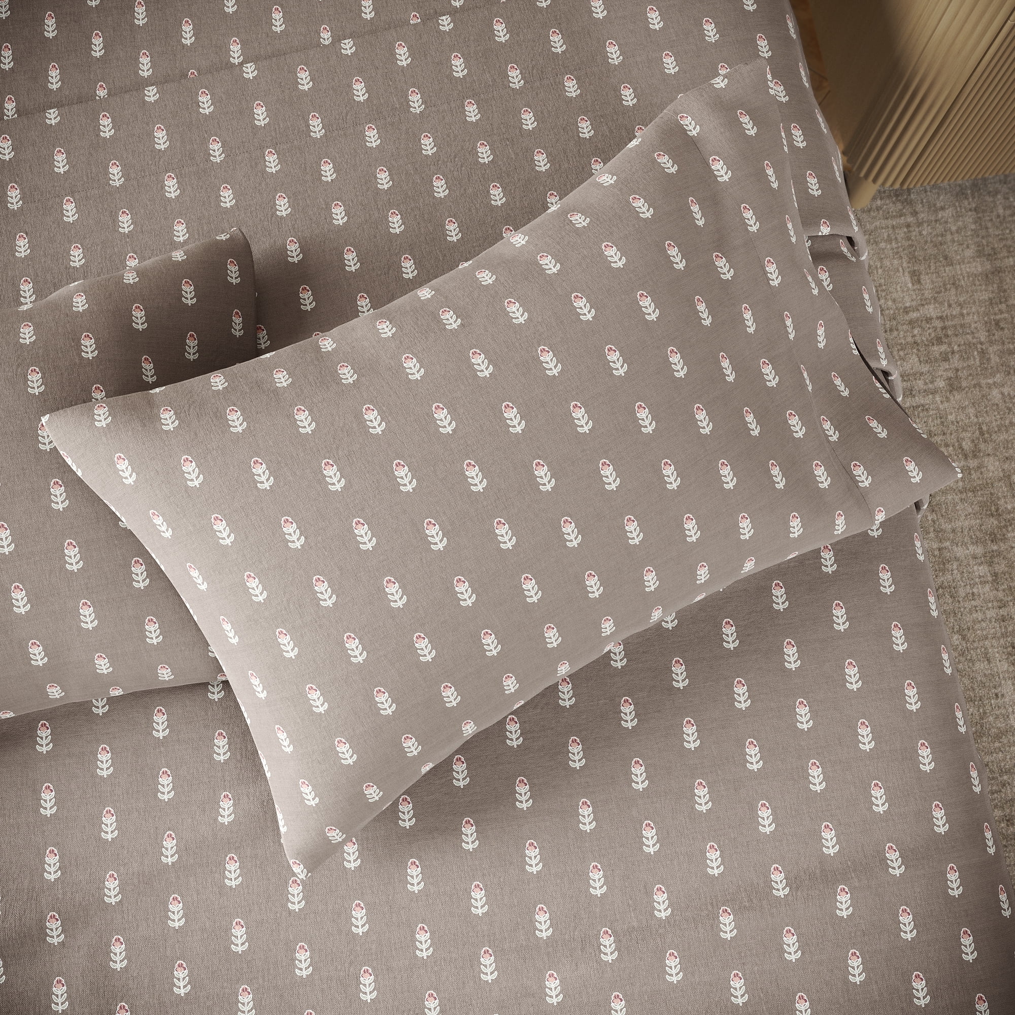 Beautiful Signature Floral 3-Piece 100% Cotton Percale Sheet Set, Fawn, Twin by Drew Barrymore