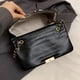 thumbnail image 5 of Bolso cuadrado de cuero de PU Bolso de hombro acolchado para mujer con bolso de cadena Bolso hobo, 5 of 9