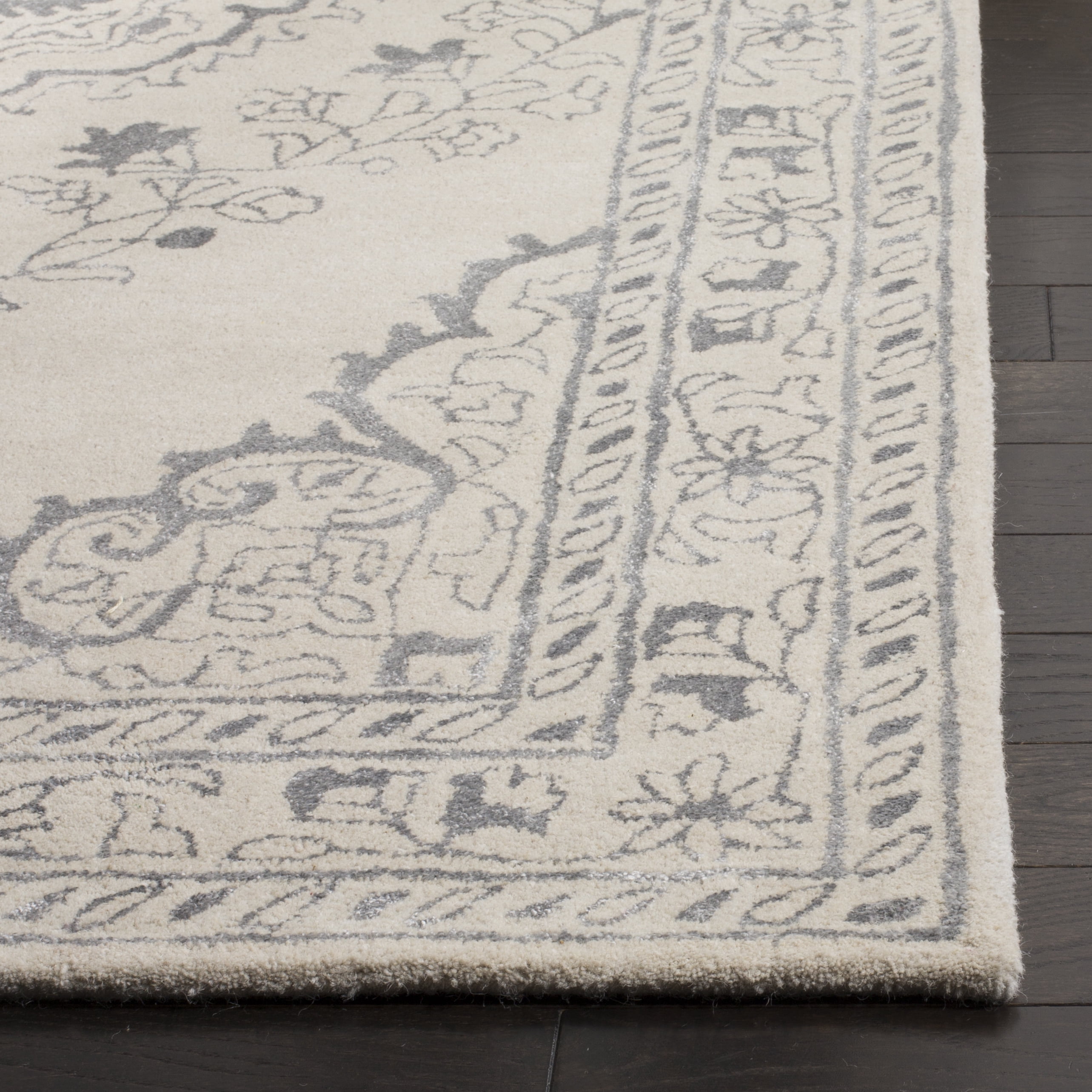 SAFAVIEH Glamour GLM533A Handmade Light Grey Rug