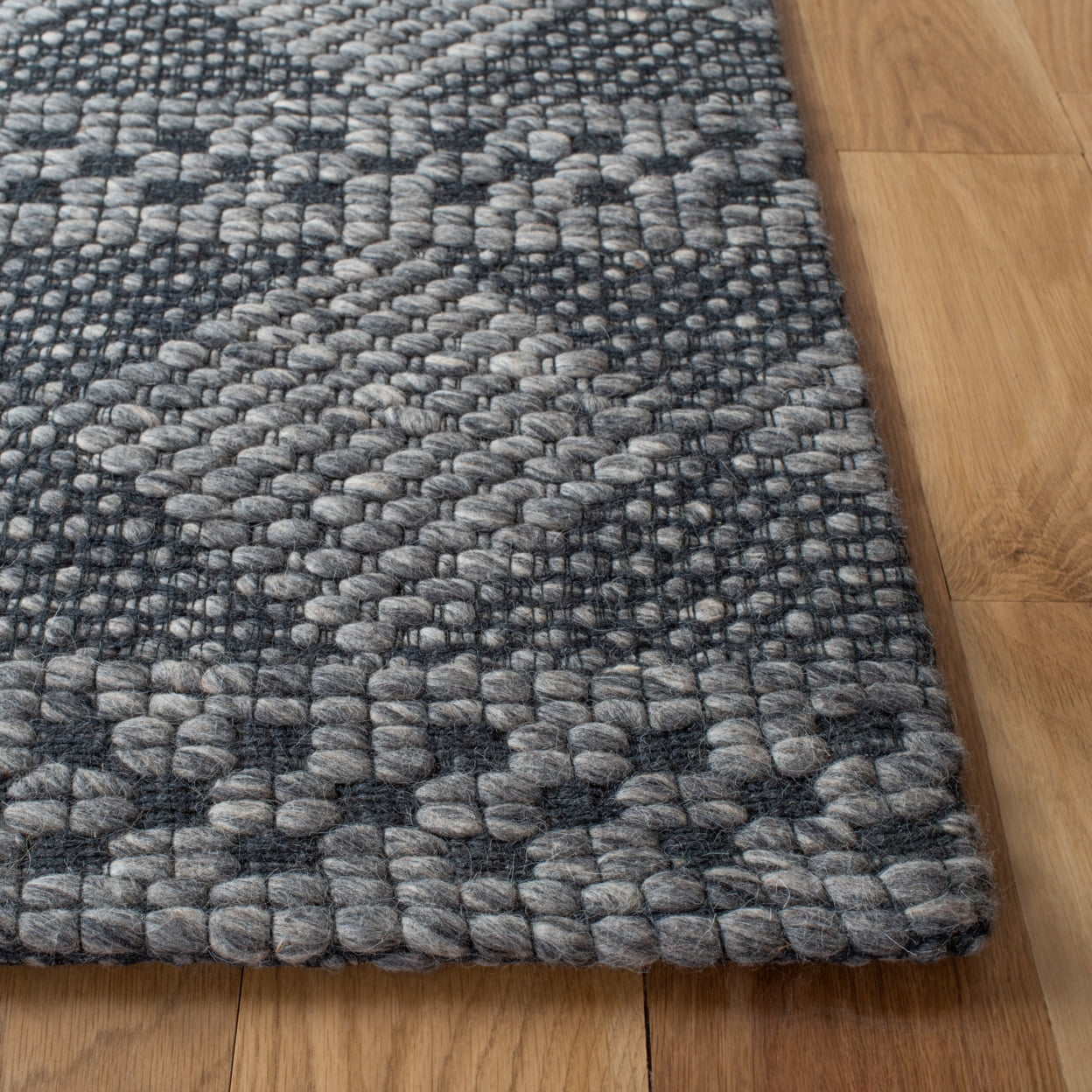 SAFAVIEH Marbella Matilda Diamond Area Rug, Dark Grey, 7' x 7' Round