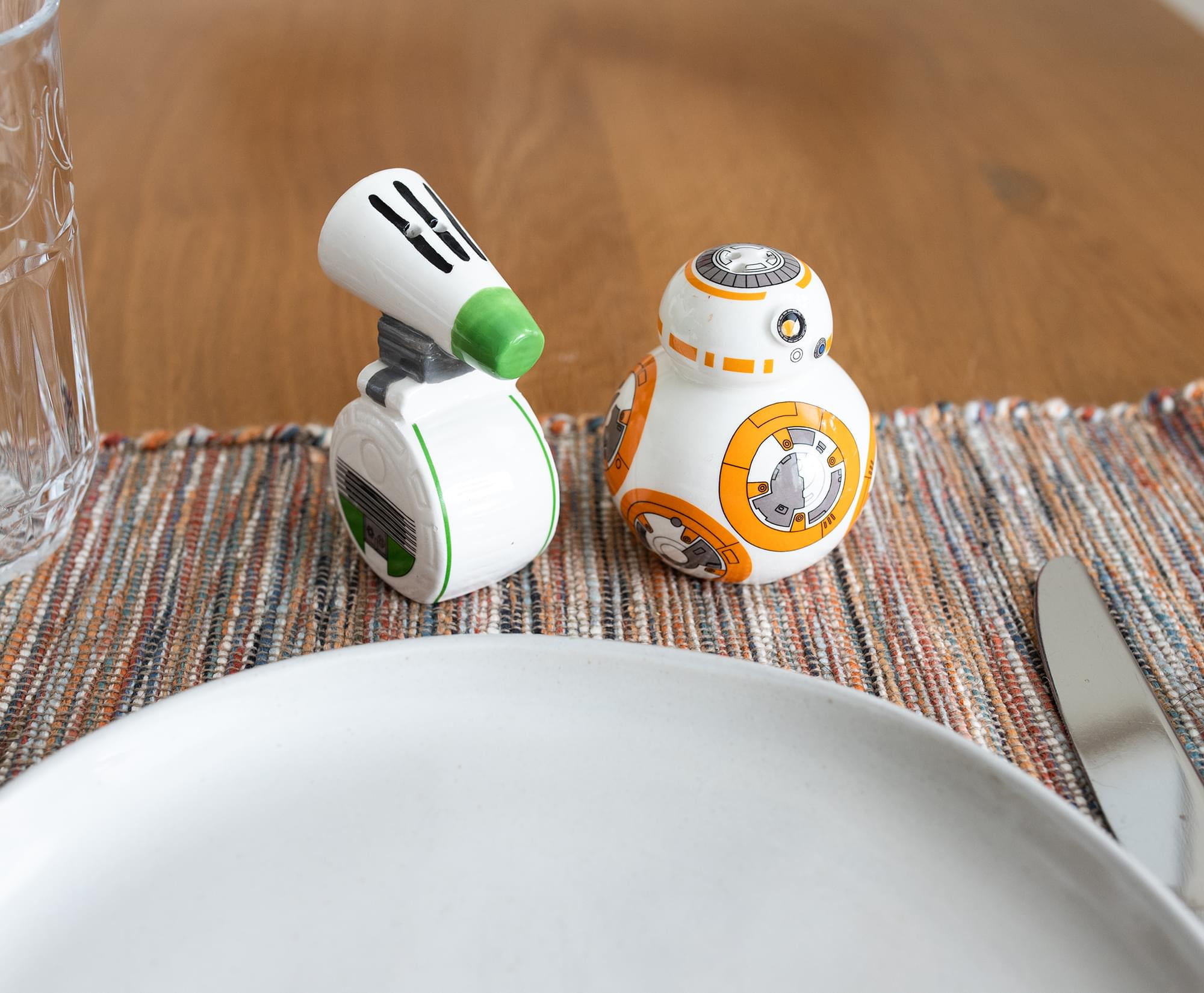  Best Brands Star Wars Ceramic Salt and Pepper Shaker Set –  Death Star Shaped Ceramic Pots for Salt, Pepper, Spices, & Seasonings -  Easy: Home & Kitchen