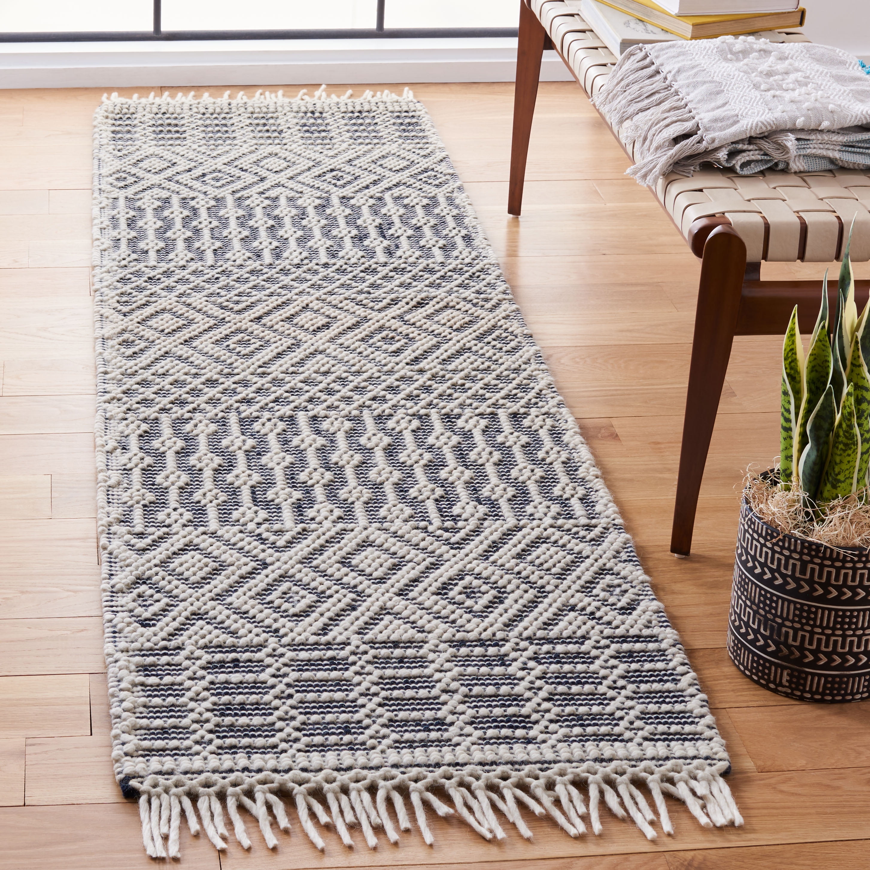 SAFAVIEH Natura Cordelia Southwestern Wool Runner Rug, Ivory/Navy, 2' x 5'