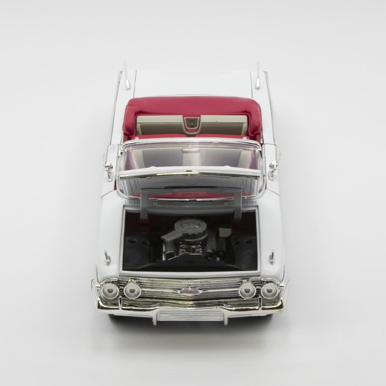 Motormax 1960 Chevrolet Impala Convertible Red 1/18 Scale Diecast