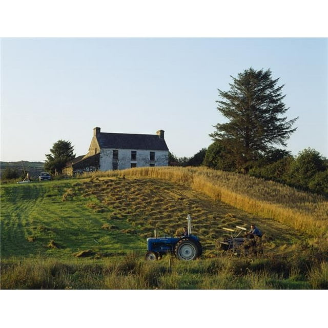 Posterazzi DPI1827841LARGE County Liège Ireland - Fermier sur Tracteur Récolte Champ Affiche Imprimée par Ken Welsh, 34 x 26 - Grand