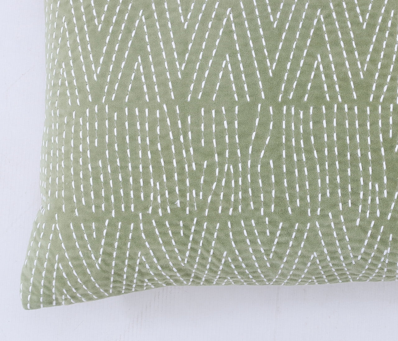 BHG DEC PLW 14x24 KANTHA VELVET GREEN