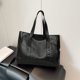 thumbnail image 4 of Bolso de hombro informal para mujer | Bolso bandolera de piel sintética | Correa ajustable para el trabajo, viajes y uso diario, 4 of 6
