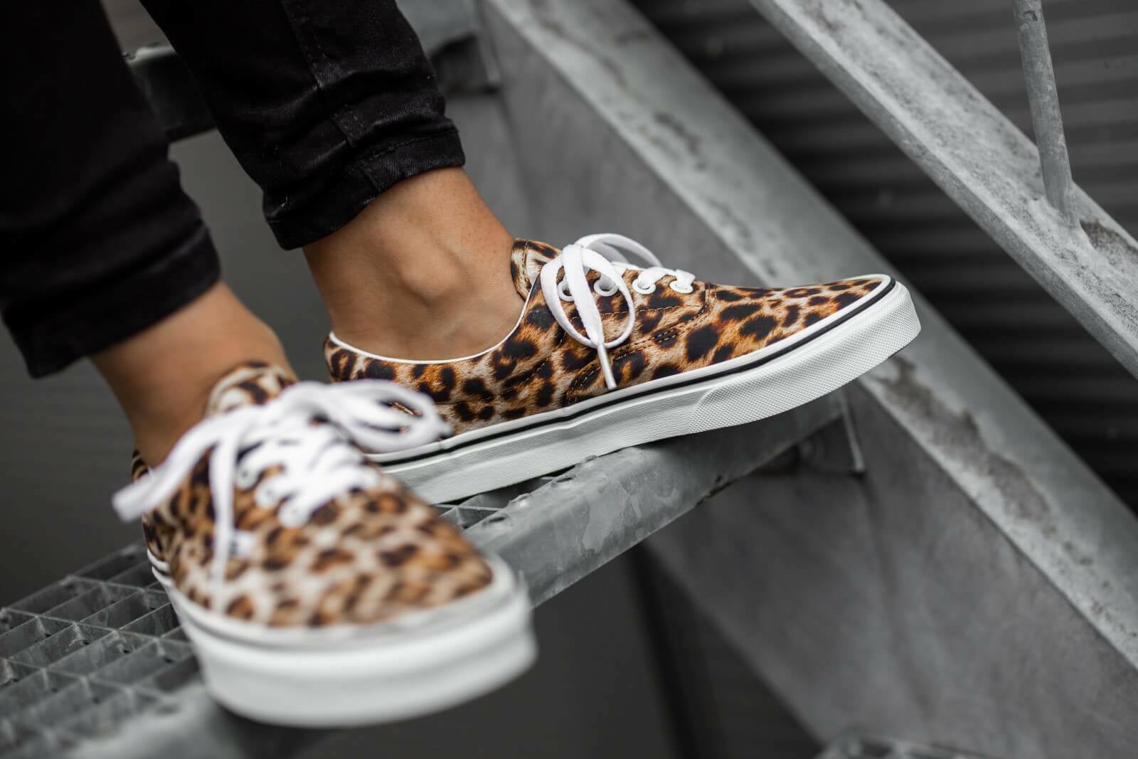 Vans u sales era leopard