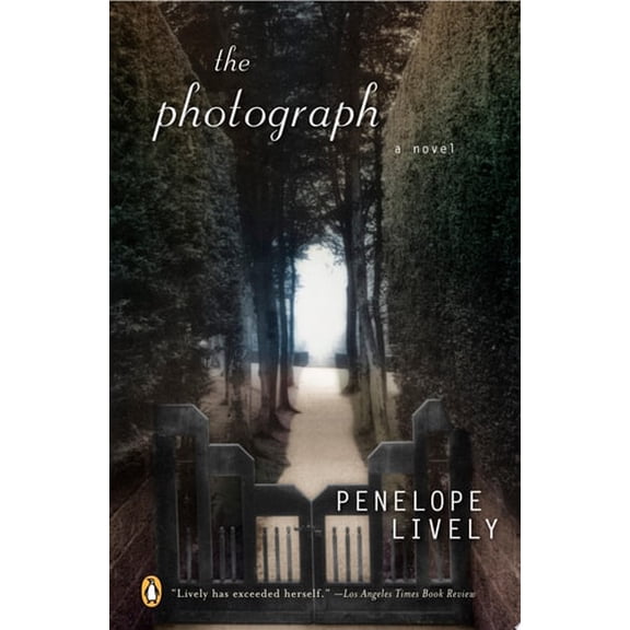 Pre-Owned The Photograph (Paperback) 0142004421 9780142004425