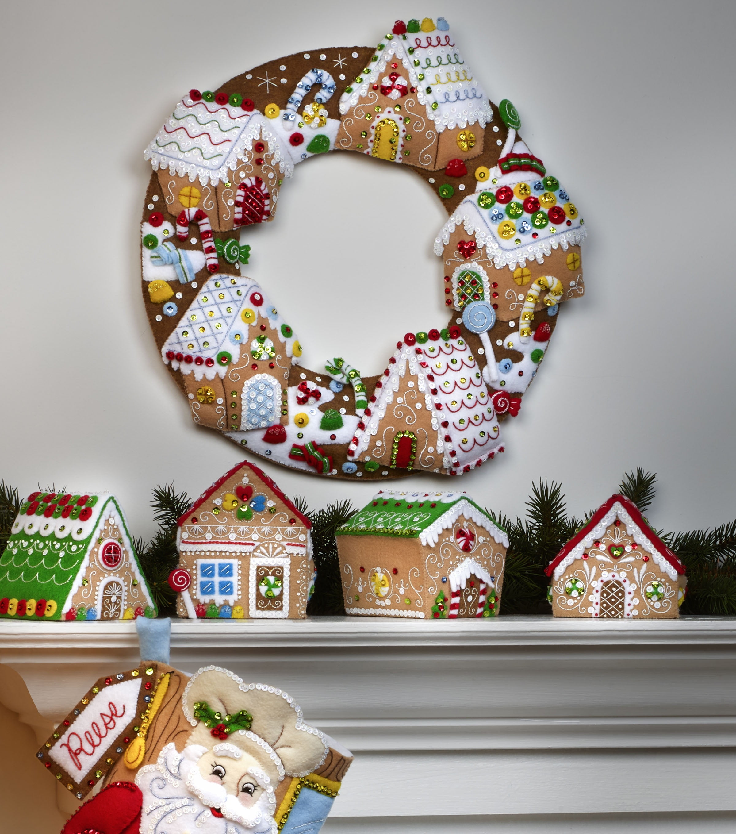 Bucilla Felt Wreath Applique Kit 15" RoundGingerbread Christmas