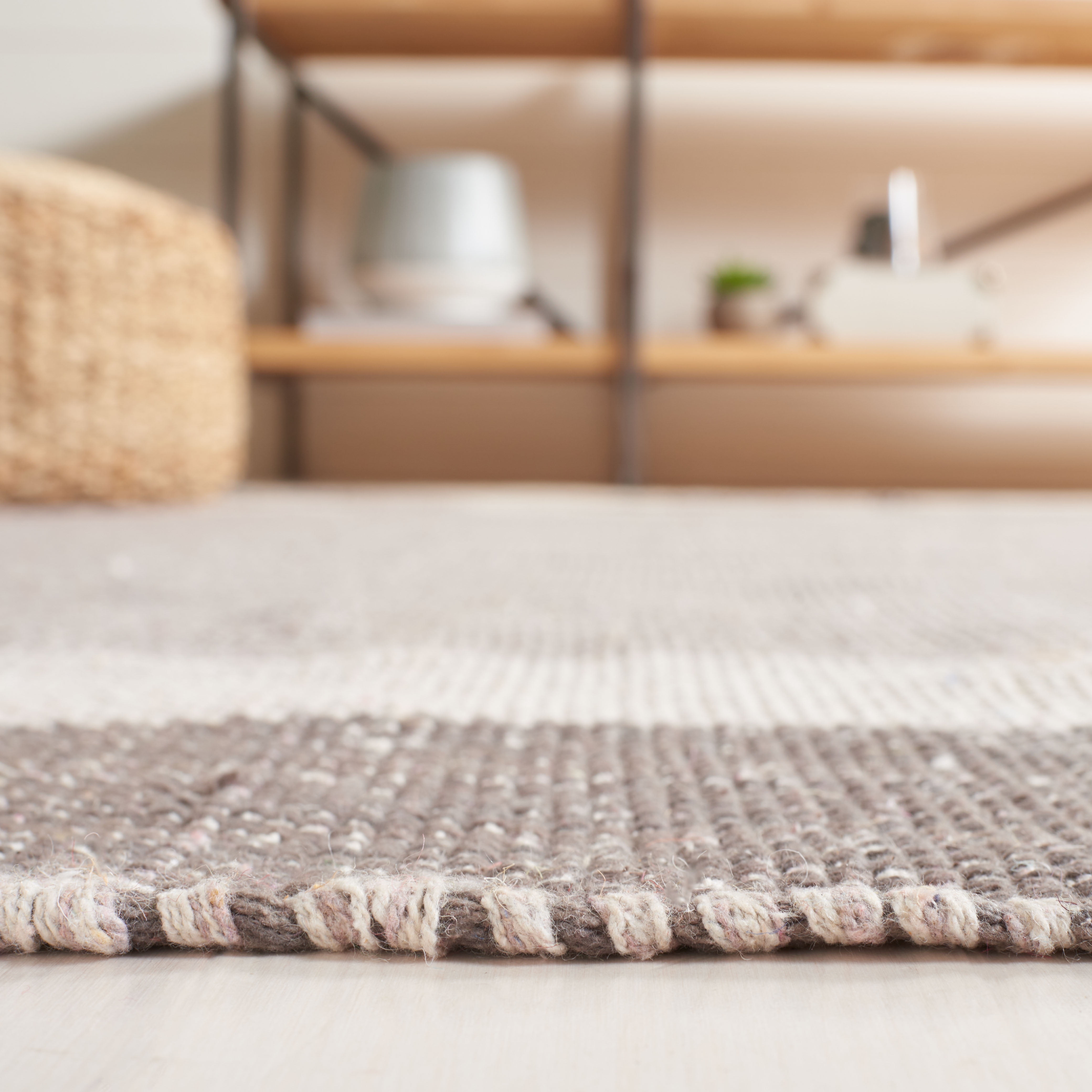 SAFAVIEH Montauk Sharlene Solid Cotton Runner Rug, Ivory/Grey, 2'3" x 5'