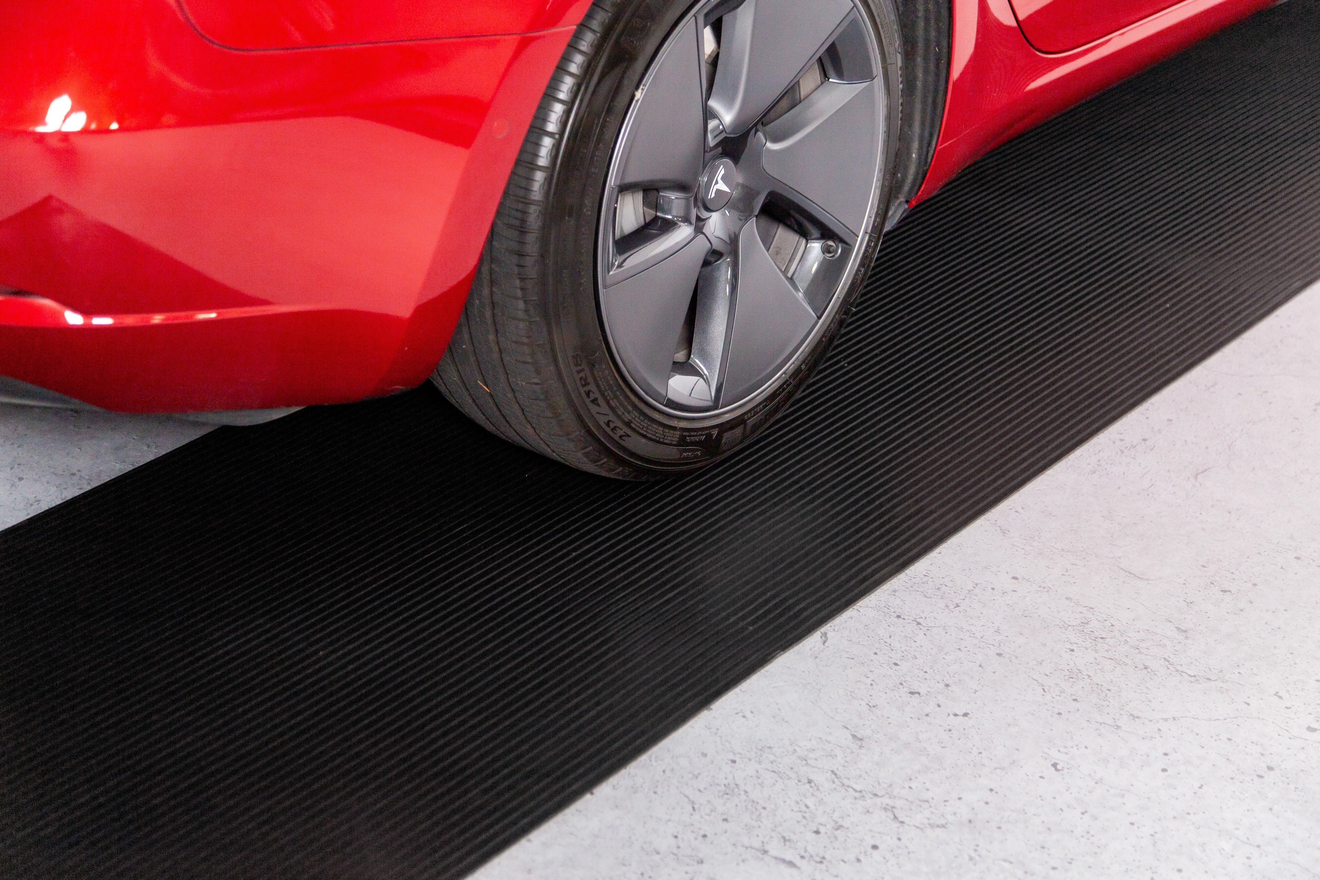 G-Floor 30 in. x 24 ft. Ribbed Channel Vinyl Garage Runner - Midnight Black