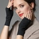 thumbnail image 2 of Guantes de invierno cálidos sin dedos con orificio para el pulgar de lana de angora supersuaves para mujeres y damas oso de fresa  Electrónica, 2 of 4