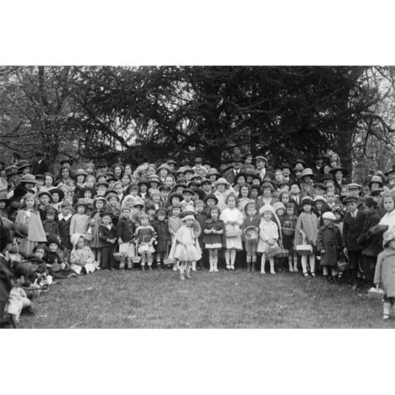 Buy Enlarge 0-587-46226-LP12x18 Easter Egg Rolling Children Pose on the White House Lawn- Paper Size P12x18
