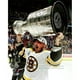 PhotofPFSAANS21701 Ile Brad Marchand avec le Match 7 de la Finale 2011 de la Coupe NHL Stanley- 47 Sports Photo - 8 x 10 – image 1 sur 1