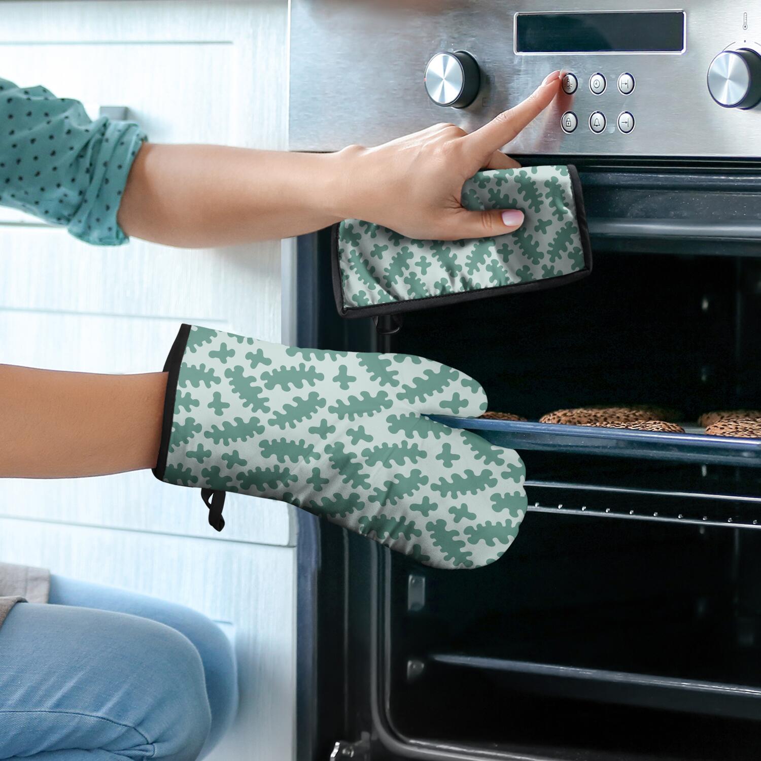 Camouflage Oven Mitts and Pot Holders Set Of 4, Heat Resistant Kitchen Gloves with Non-Slip Grip, Hanging Loop, Soft Cotton Lining for Baking, Cooking, Grilling, Barbecue