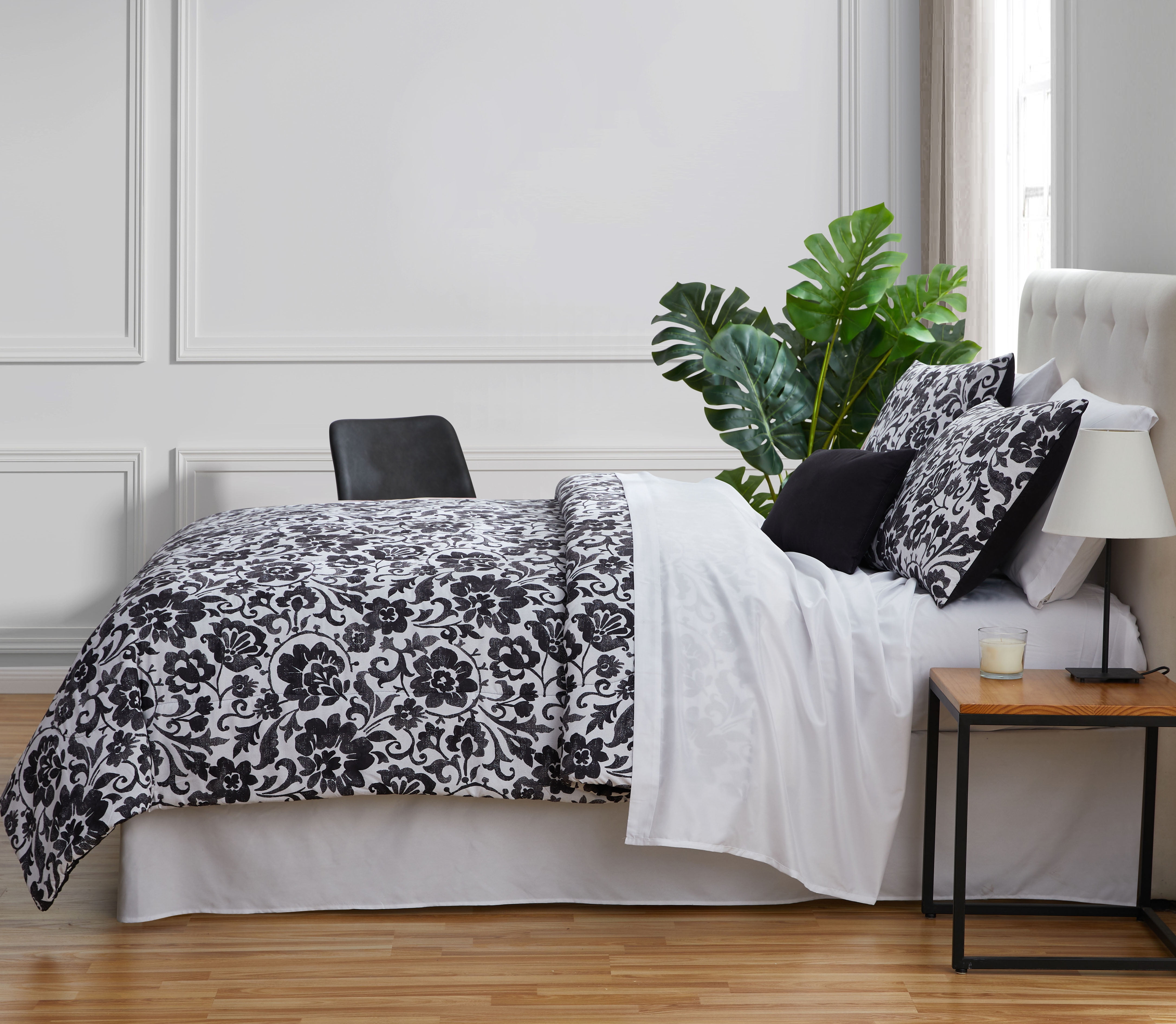 CURATED COLLECTION 12-Piece Bed in a Bag Black & White Floral, King
