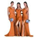 thumbnail image 1 of Vestido de dama de honor personalizado de un hombro para mujer, vestido de fiesta de sirena de satén plisado, vestidos de noche de fiesta de boda con abertura lateral larga, 1 of 5