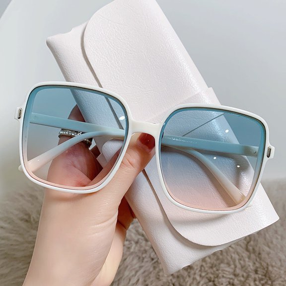 Vintage Square Sunglasses with Gradient Lenses and UV400 Protection for Stylish Eye Protection