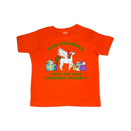 Best Presents For Grandma Grandma Gives the Best Christmas Presents in Green Toddler T-Shirt ()