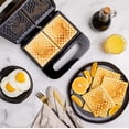 thumbnail image 2 of Uncanny Brands Peanuts Waffle Maker – Hacer gofres Snoop y Woodstock – Aparato de cocina, 2 of 5