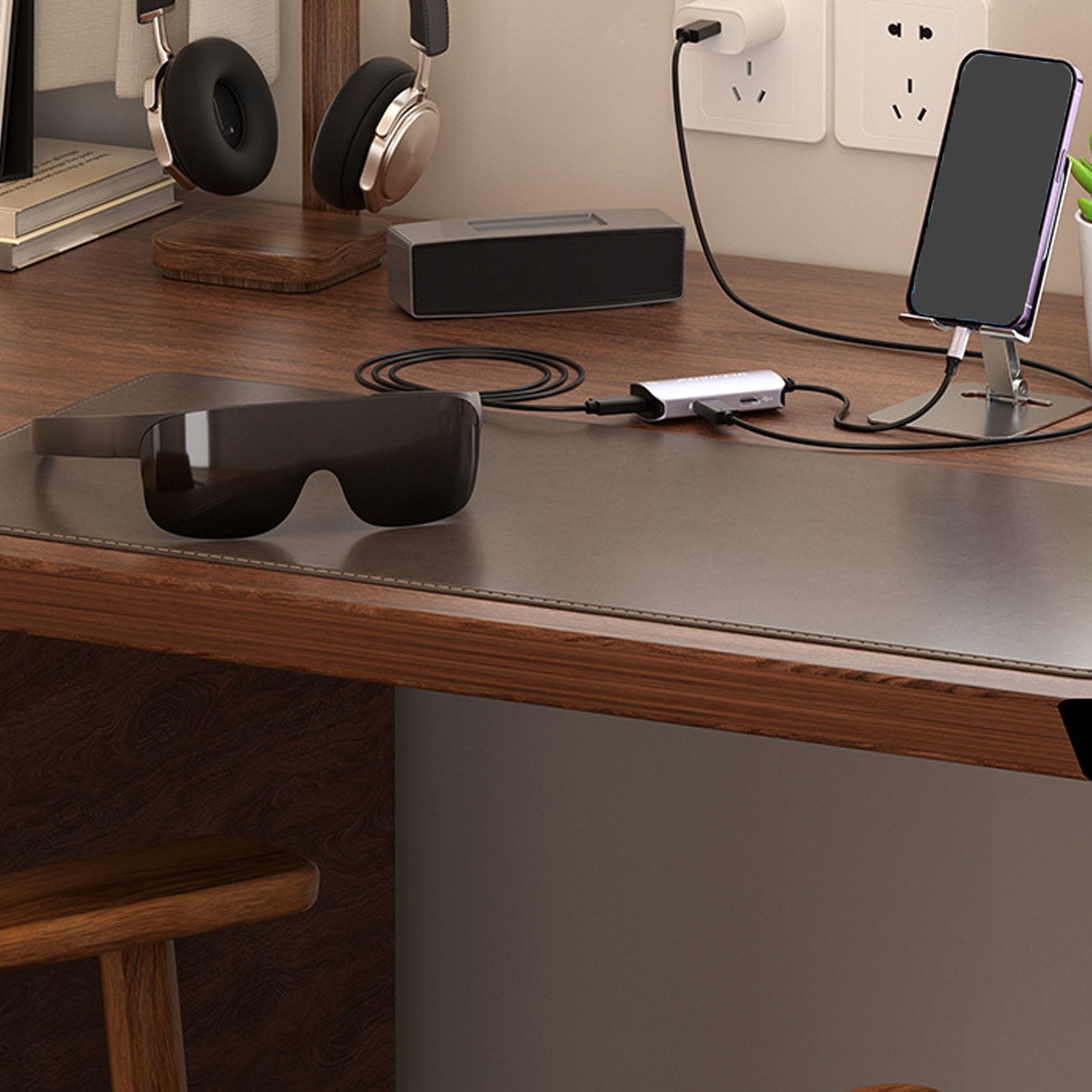 Highly speed USB C Hub Supporting 4K at 60Hz Resolution 65W Power Delivery Enhances Connectivity Type C Docking Station