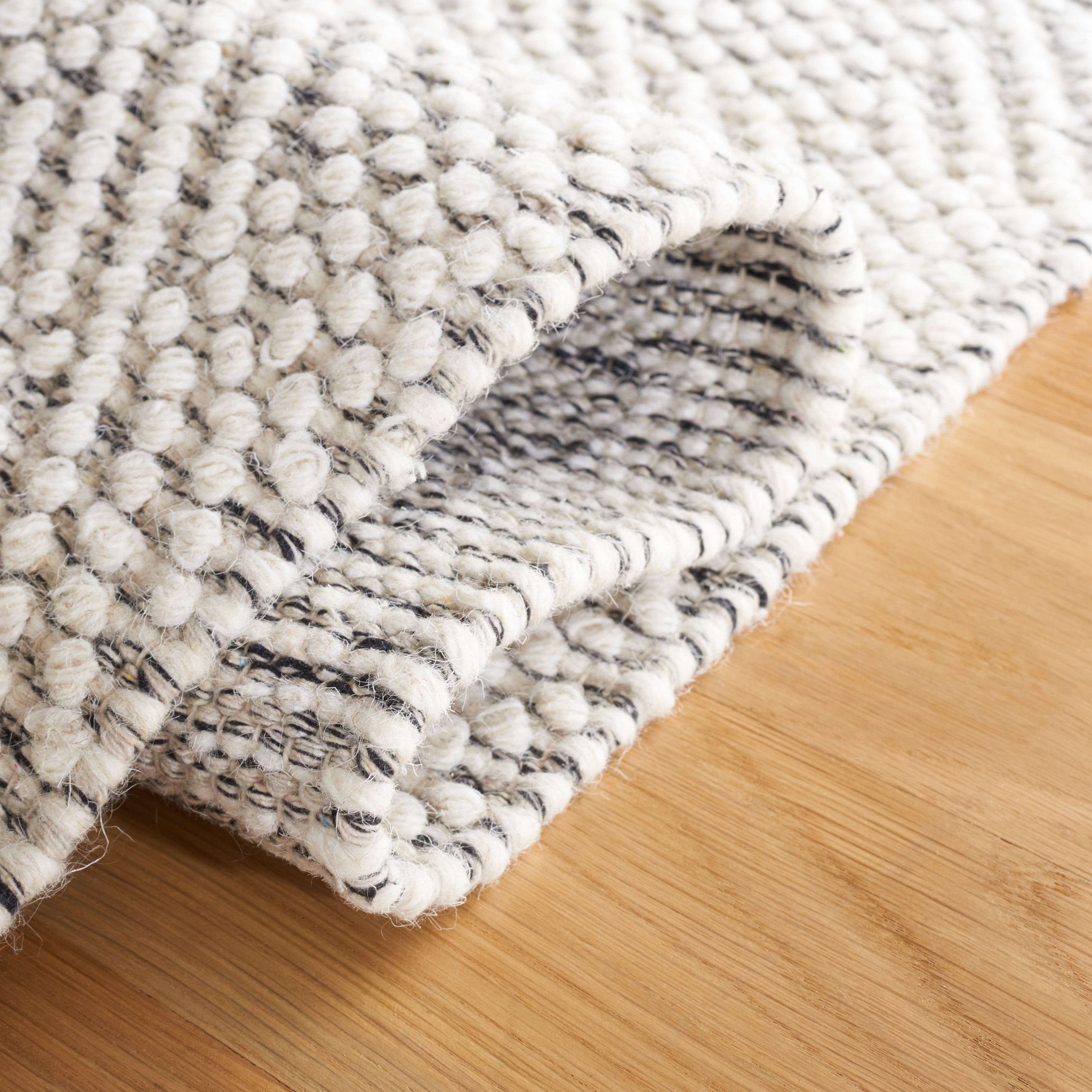 SAFAVIEH Natura Eanna Geometric Area Rug, Ivory/Light Grey, 4' x 4' Round