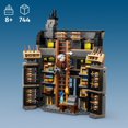thumbnail image 3 of LEGO Harry Potter Ollivanders & Madam Malkin's Robes 76439 Ensemble de construction (744 pièces), 3 of 6