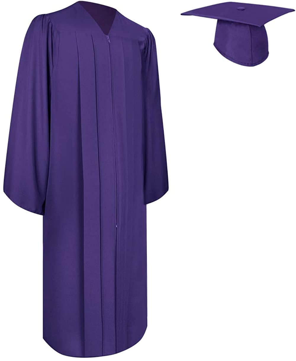 Cap + Gown Family Pictures for your Graduate — Studio B Portraits