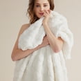 thumbnail image 2 of Manta Bedsure GentleSoft Talle Full Blanco de Forro Polar 210x230 cm, 2 of 8