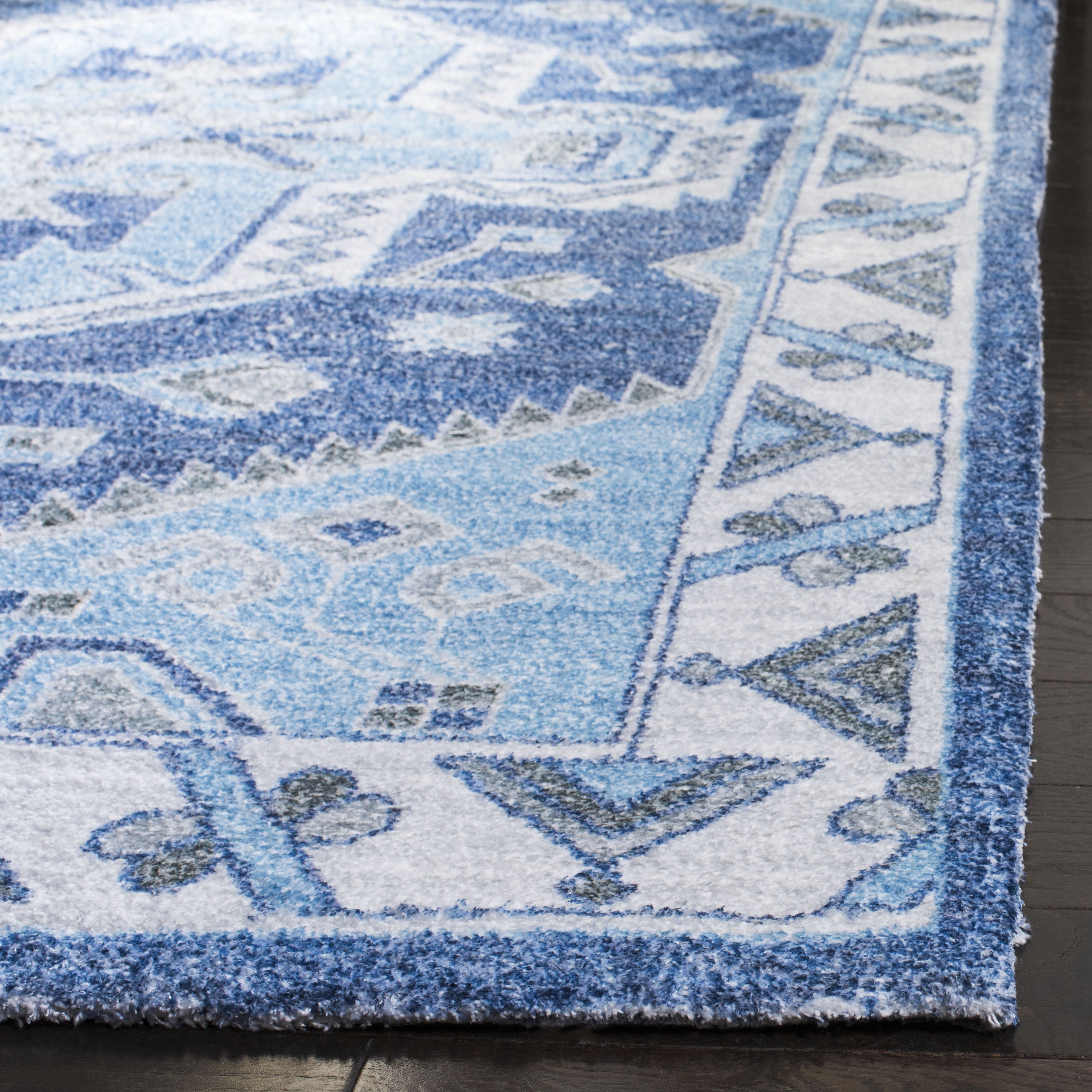 SAFAVIEH Saffron Magdalena Oriental Area Rug, Blue/Ivory, 6' x 6' Square