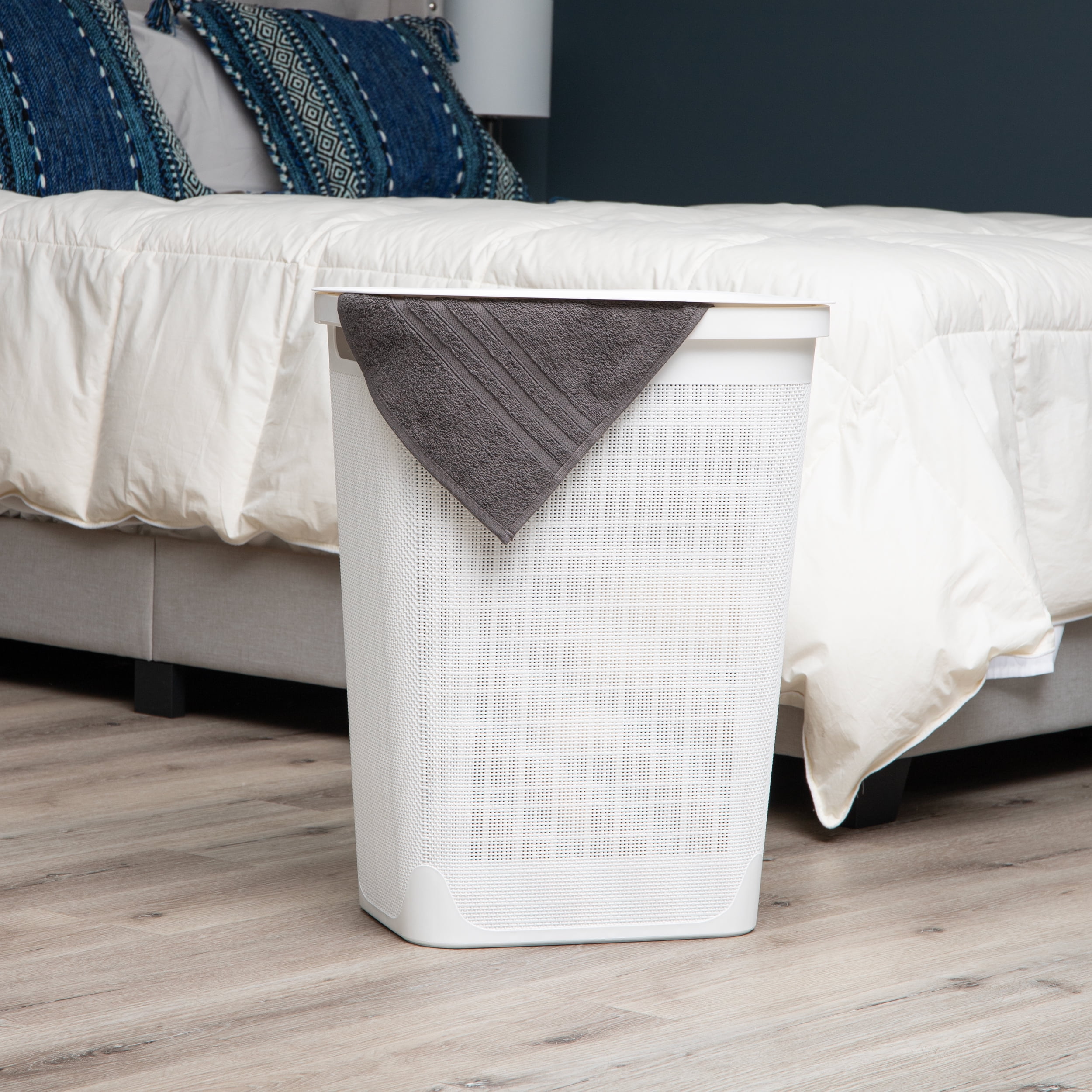 Mind Reader 60L Slim Laundry Hamper, Clothes Basket, Lid, Linen Design, Plastic, White